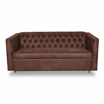 Sofá Chesterfield estilo americano de cuero marrón de tres plazas.