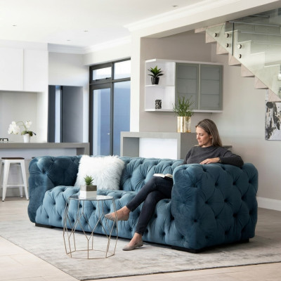 Chesterfield de 3 plazas, moderno sofá de lujo de diseñador para la sala de estar de tres plazas.