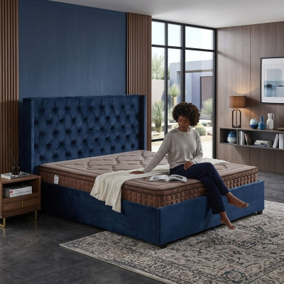 Dormitorio azul real cama acolchada camas dobles diseño Chesterfield