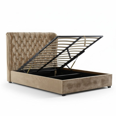 Cama tapizada Chesterfield beige diseño de lujo para dormitorio.