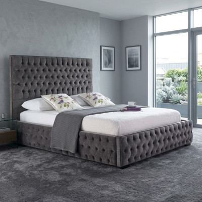 Cama doble Chesterfield gris para hoteles y dormitorios.