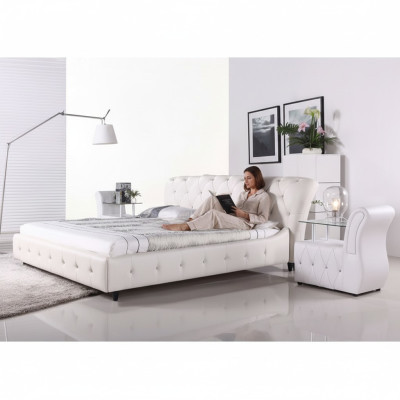 Cama Chesterfield blanca acolchada de diseñador para dormitorio, mueble textil.
