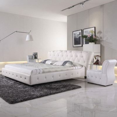 Cama Chesterfield blanca acolchada de diseñador para dormitorio, mueble textil.