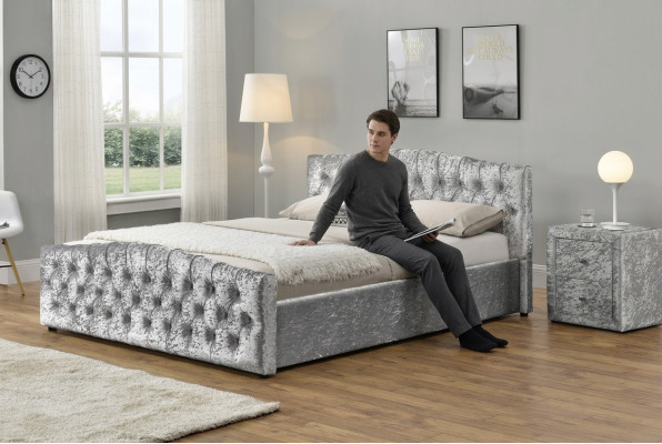 Moderna cama doble de lujo Chesterfield gris, diseñada para dormitorios.