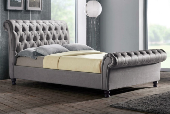 Cama doble de cuero Chesterfield gris para dormitorio, cama de lujo de diseñador tapizada.