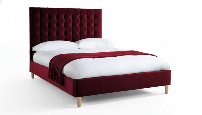 Cama de lujo de terciopelo rojo de doble diseño Chesterfield clásico de tela.