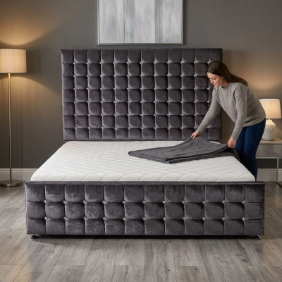 Cama Chesterfield negra de diseñador con cristales de lujo Möbel.