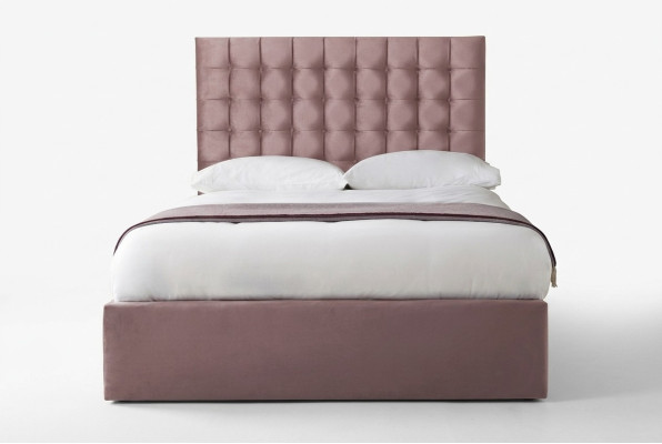 Cama Chesterfield doble de diseñador rosa, cama de dormitorio de diseñador.