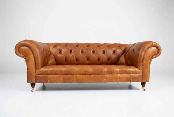 Sofá Chesterfield de terciopelo de tres plazas. Sofás de diseño, sofás tapizados, sofás de terciopelo de 220 cm.