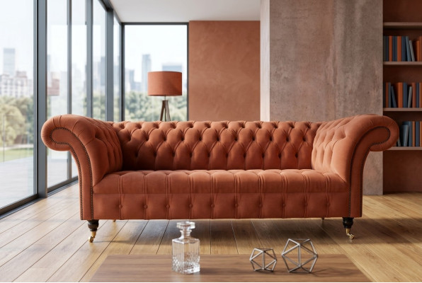 Lujo Chesterfield sofá de tres plazas en naranja diseño de salón de alta gama.