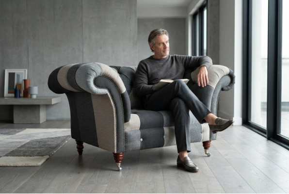 Sillón Chesterfield de color gris azulado de lujo de diseñador de una plaza
