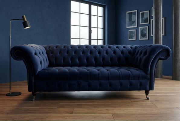 Sofá de lujo para sala de estar moderna, tres plazas, Chesterfield azul oscuro.