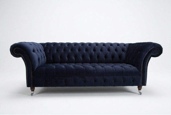 Sofá de lujo para sala de estar moderna, tres plazas, Chesterfield azul oscuro.