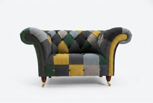 Sillón Chesterfield de una plaza de colores vivos, sillón de salón moderno.