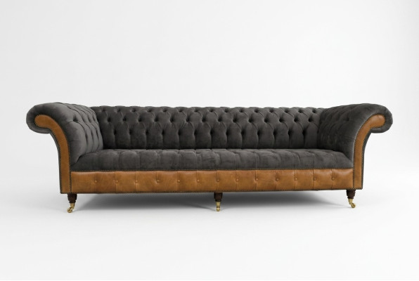 Sofá Chesterfield de diseñador color gris-marrón de lujo de 4 plazas