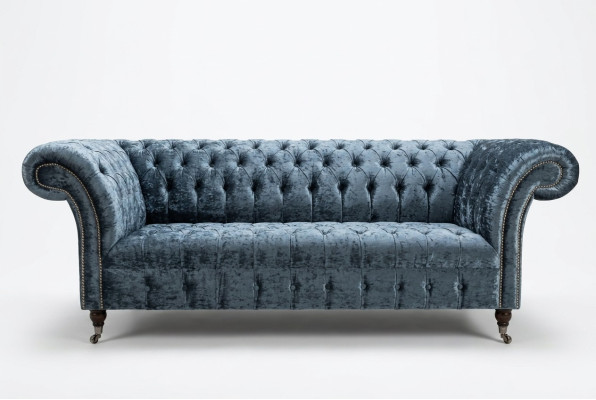Sofá Chesterfield de diseño en textil para el salón de estar Sofás tres plazas gris.