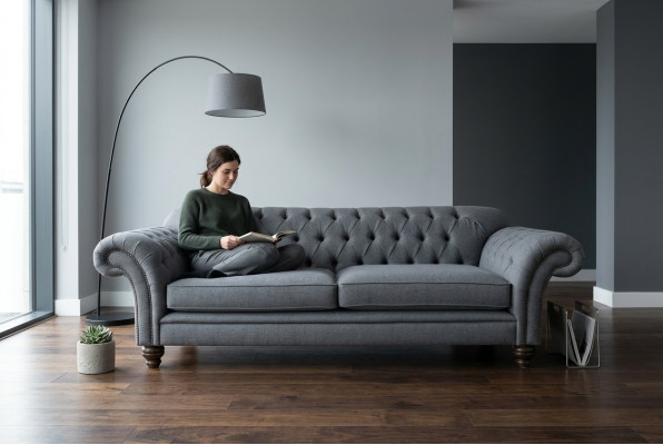 Sofá Chesterfield moderno, sofá de 4 plazas, diseño en terciopelo, cuero gris.