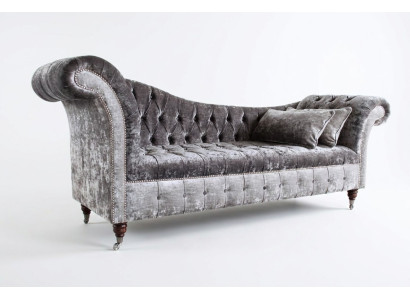 Sofá Chesterfield de diseñador gris de 3 plazas.