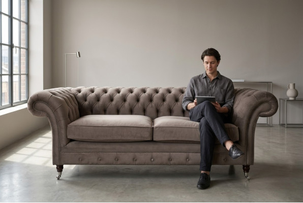 Lujo Chesterfield de tres plazas Chesterfield en color beige para sala de estar, sofá de diseño de tres plazas.