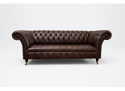 Sofá Chesterfield marrón de lujo diseñado por un diseñador de sofás.