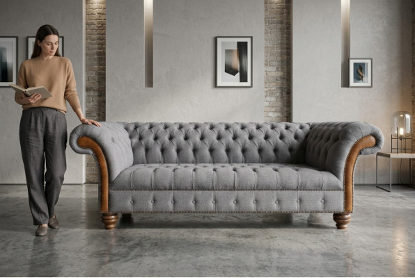 Noble y elegante sofá Chesterfield gris de tres plazas de lujo para sala de estar.