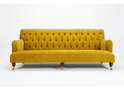 Sofá Chesterfield clásico de 4 plazas en cuero amarillo diseño tapizado.