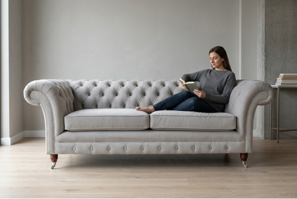 Sofá Chesterfield de 3 plazas tapizado blanco, nuevo.
