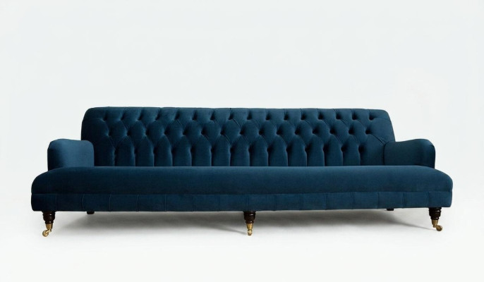 Gran sofá Chesterfield azul de cuatro plazas de lujo xxl.