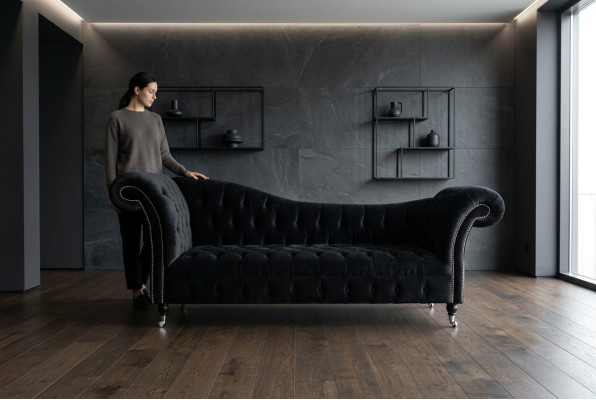Sofá de diseño Chesterfield de tres plazas en color negro para la sala.