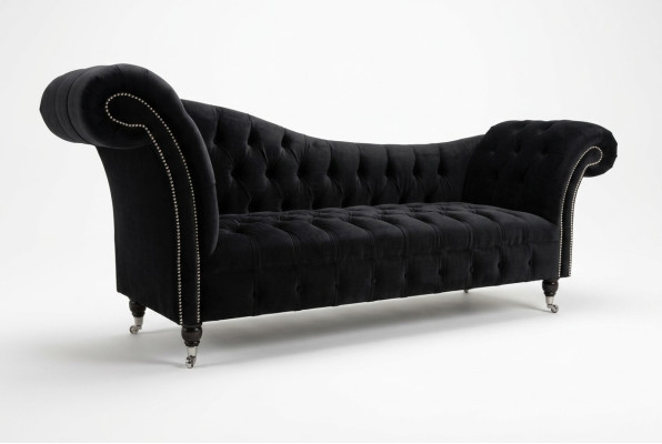 Sofá de diseño Chesterfield de tres plazas en color negro para la sala.