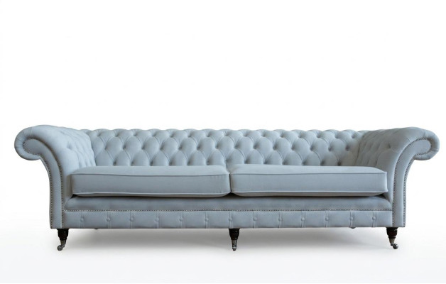 Chesterfield gris de 4 plazas, sofá tapizado de terciopelo estilo moderno.