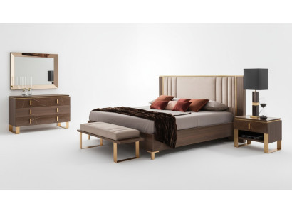 Conjunto de dormitorio clásico de 4 piezas: cama, mesita de noche, cómoda.