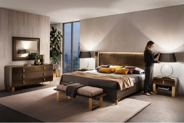 Cama de dormitorio de lujo estilo doble cama moderna acolchada italiana.