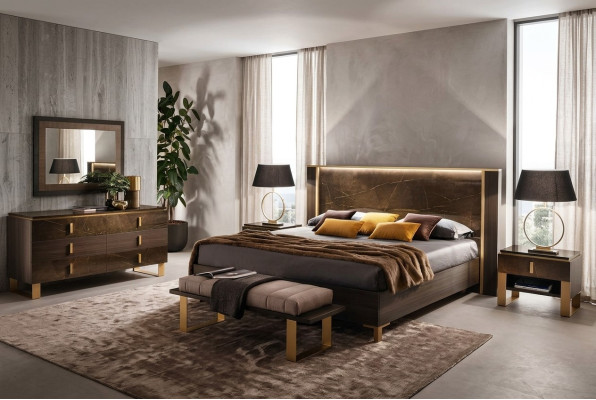Cama de dormitorio de lujo estilo doble cama moderna acolchada italiana.
