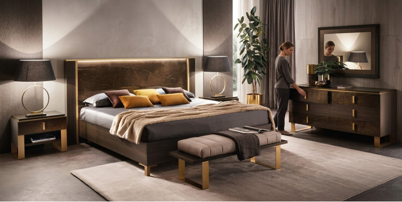 Dormitorio conjunto cama mesitas de noche taburete camas diseño muebles italianos 4 piezas