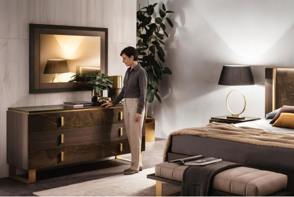 Mesa de consola con espejo, conjunto de muebles de lujo.