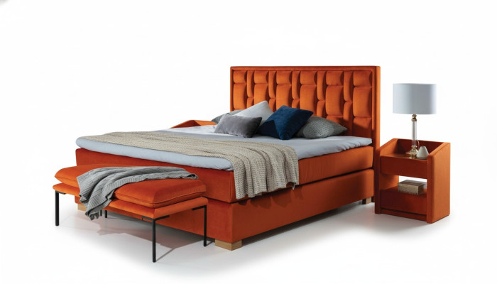 Diseño conjunto de dormitorio de cama 4 piezas. 2 mesitas de noche, 2 bancos, camas modernas.