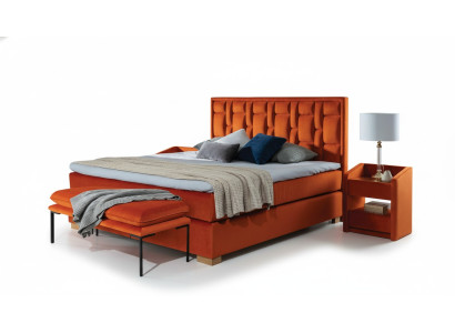 Diseño conjunto de dormitorio de cama 4 piezas. 2 mesitas de noche, 2 bancos, camas modernas.