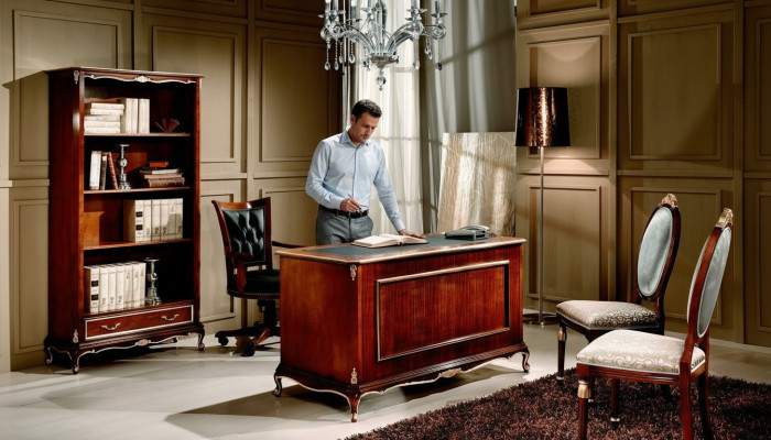 Mueble de lujo de madera, estantería clásica en estilo barroco con 1 cajón y estantes.