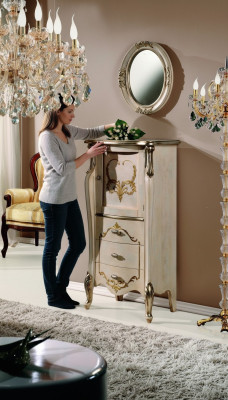 Elegante cómoda armario Muebles italianos Estilo barroco Sala de estar