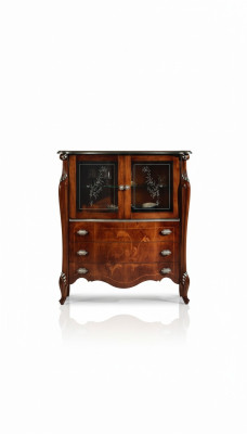 Muebles lujosos de madera y vidrio en estilo barroco, armario, cómoda, armarios de diseñador.