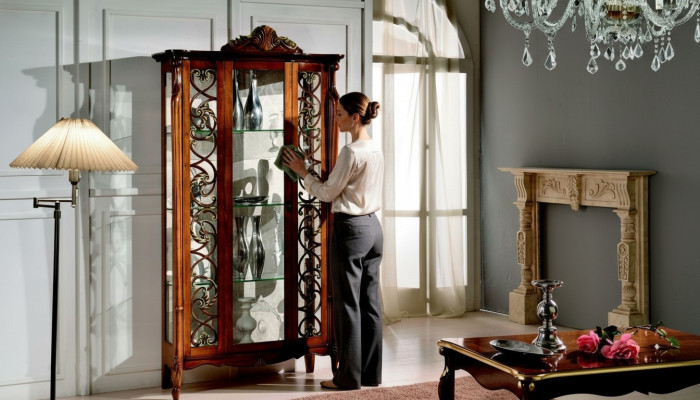 Vitrina clásica Diseño de armario Armarios Estantes Armario de vidrio Muebles italianos Nuevos