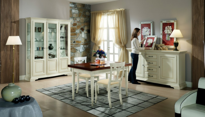 Juego de comedor de diseño de madera de 5 piezas con cómoda, 2 sillas, mesa y vitrina nuevo.