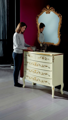 Muebles de madera estilo barroco, cómodas, armarios, diseño de lujo italiano.