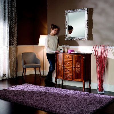 Muebles de estilo italiano, lujosas consolas de TV marrones estilo cómoda barroca antigua nueva.
