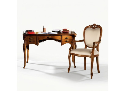 Muebles de madera de lujo italiano. Diseño clásico de escritorio de oficina.
