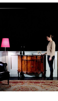 Muebles italianos, cómoda, armario, diseño marrón, estilo de lujo en madera barroca.