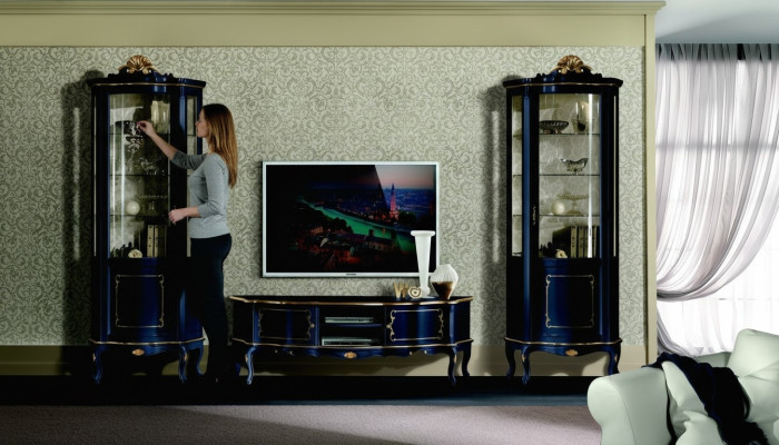 Conjunto de lujo de 3 piezas para la sala de estar con 2 vitrinas azules. Muebles de lujo italianos de estilo barroco.