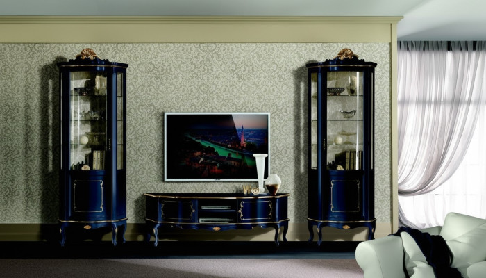 Conjunto de lujo de 3 piezas para la sala de estar con 2 vitrinas azules. Muebles de lujo italianos de estilo barroco.