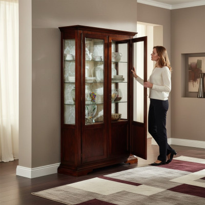 Elegante diseñador muebles de lujo italiano de madera estilo barroco armario vitrina sala de estar.